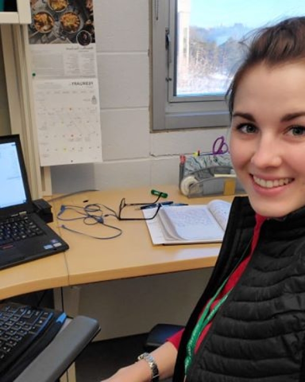 ContactPagePhoto_MelanieMullin